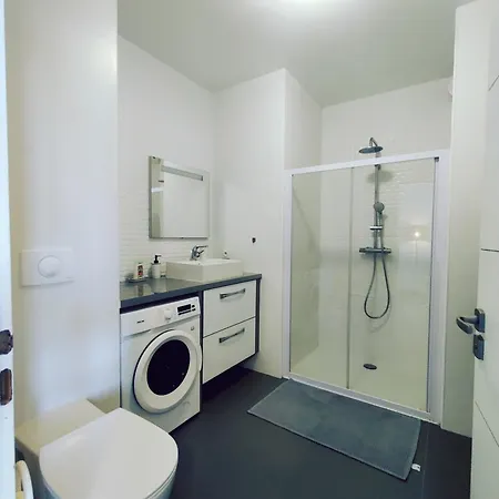 Appartement With Balcony 100m Away